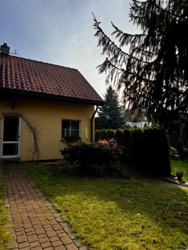 2 bedrooms, 7 beds