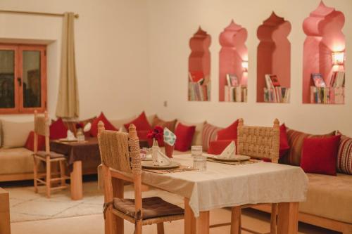 AdaZen Ecolodge - Ait Bouguemez in 아질랄