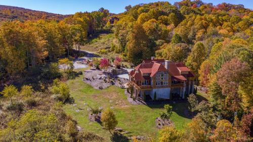 Wild Turkey Inn at Eagles Nest in Beech Mountain, USA