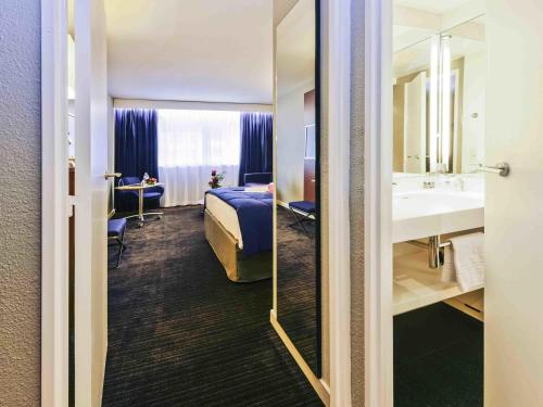 room detail thumbnail 0