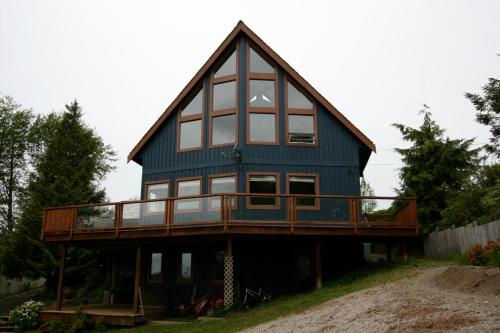 Moon and Sixpence - Accommodation - Ucluelet