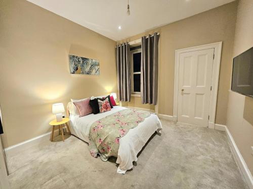 2 Bedroom Apt 4 Beds 3 TV near Fountain Park - image 13