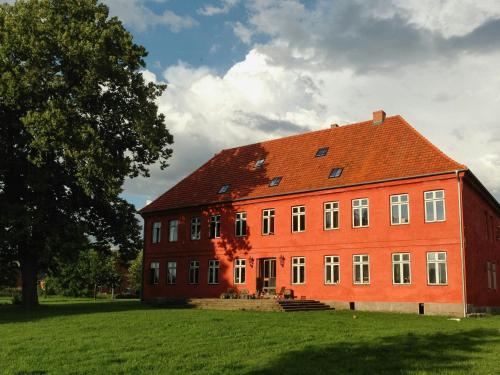 Viesnīcas āriene, Charming Apartment With A Library in Walkendorf