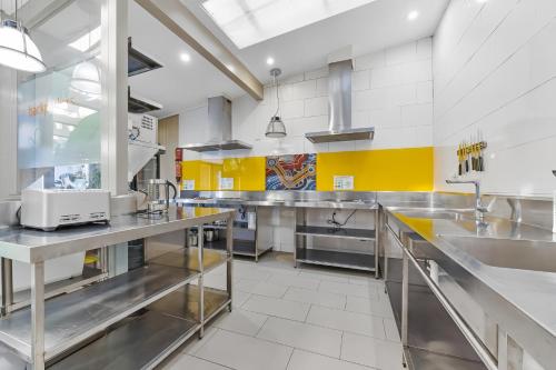 London Gate Backpackers Hotel in Potts Point