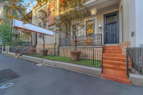 London Gate Backpackers Hotel in Potts Point