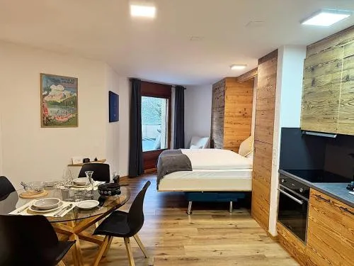 CB102-B - Bijou, Holz, zentral, mit Garage und Pool in St. Moritz, Schweiz