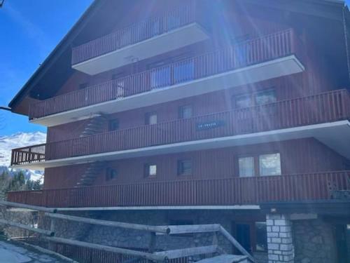 Apt fonctionnel proche pistes, commerces, avec balcon et WiFi a Meribel - FR-1-688-72 in Morel