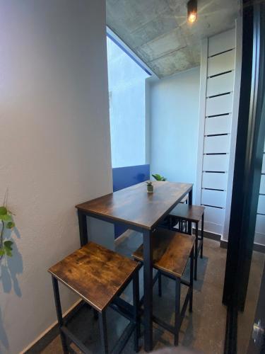 Charming Apartment Steps From Sea Point Beach