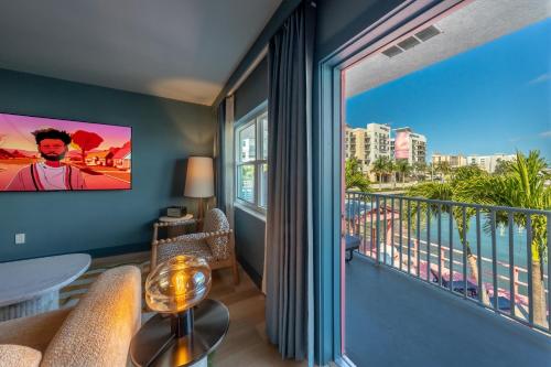 106 Tropical Breeze - Formerly Wells Manor Since 1953
