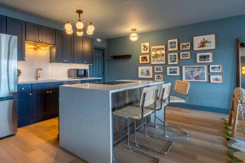 106 Tropical Breeze - Formerly Wells Manor Since 1953