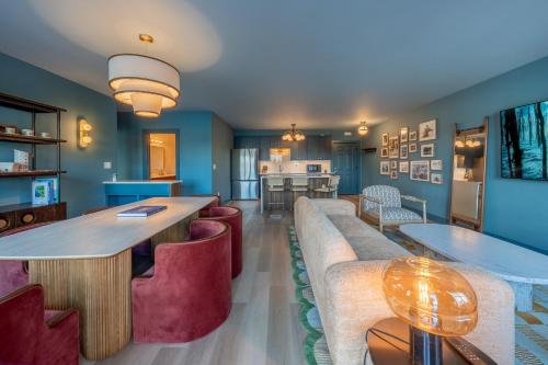 106 Tropical Breeze - Formerly Wells Manor Since 1953