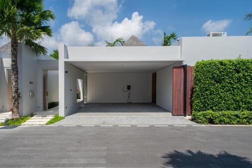 エントランス, Anchan 4 bedroom near Beach in プーケット