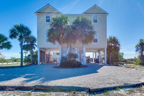 Beachfront Paradise with Pool on St George Island! in Eastpoint (FL)