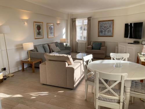 NELL GWYNN HOUSE - Luxurious and Opulent Extra Large One Bedroom Apartment in Kensington and Chelsea
