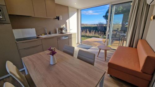 2 bedrooms, 4 beds