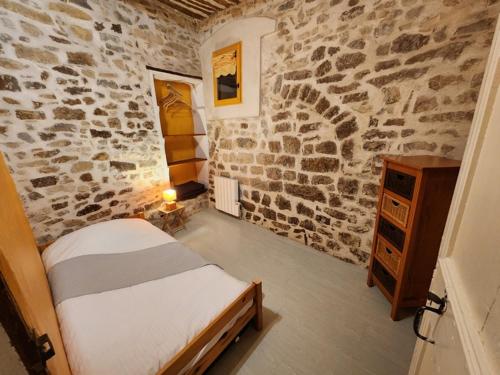 2 bedrooms, 3 beds