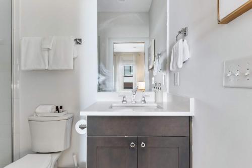 Beautifully Designed Nashville Home - image 13