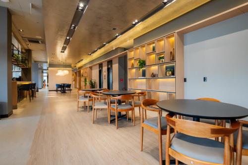 Restaurant, ibis Navegantes Itajai in Itajai