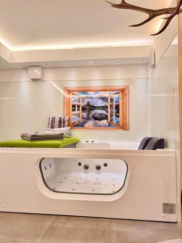 Bañera de hidromasaje, Ferienwohnung im Usseltal - Zirben Spa - Monheimer Alb - Altmühltal - Familie Geyer Daiting (Ferienwohnung im Usseltal - Zirben Spa - Monheimer Alb - Altmuhltal - Familie Geyer Daiting) in Monheim