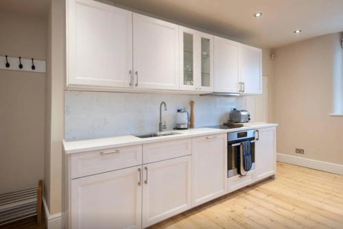 Victorian Annexe - Bath - image 3