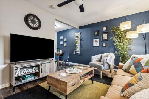 Delightful 1BD AT and T Walkable – khách sạn tại Arlington