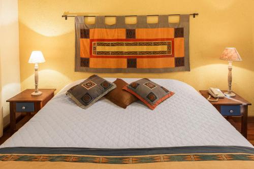 1 queen bed, 1 twin bed, 1 sofa bed