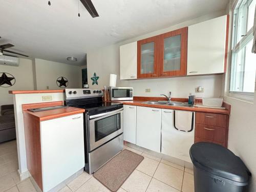 廚房, Resort Style, 2 King Master Suites, Beach & Pool in 洛伊薩