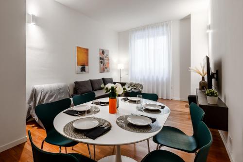 StayEasy Crocetta - Duomo walking, 2 bedrooms 2 baths