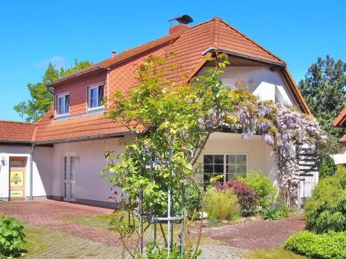 Birkmaase 16 - Komfort FeWo im 4-Sterne-Ferienhaus Manuela EG in Zingst, Deutschland