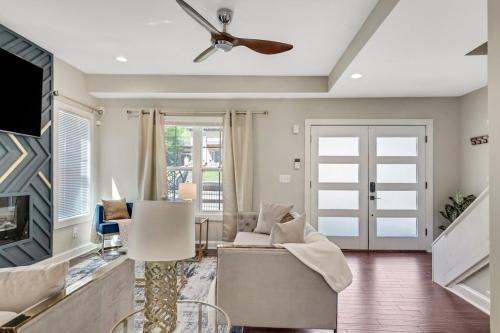 Elegant 4 bedroom with Private Backyard Downtown ATL in Vine City