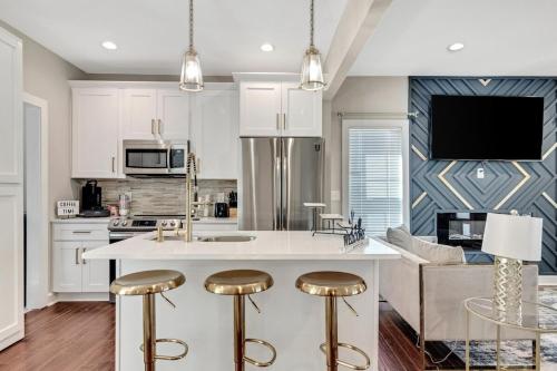 Elegant 4 bedroom with Private Backyard Downtown ATL in Vine City