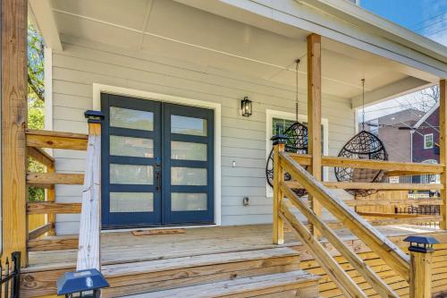 Elegant 4 bedroom with Private Backyard Downtown ATL in Vine City