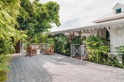 Family villa Iguana Home with pool - 300 m from the beach - image 8
