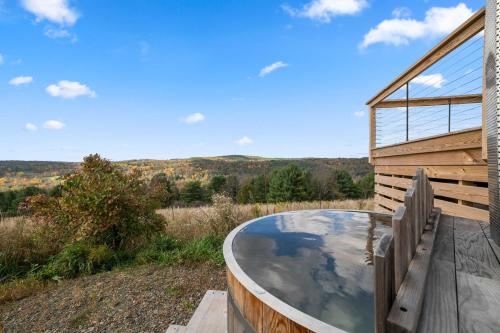 Glamping Getaway at 'The Coyote Dome' in Franklin in Oneonta (New York)