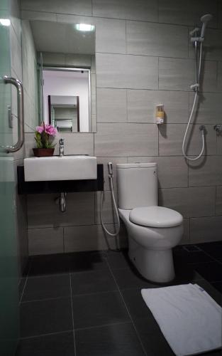 Bathroom, Hotel Cascada in Kota Tinggi