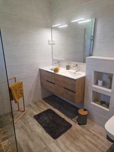 Bathroom, La Casa Bongo - T4 cosy en pleine nature in Capesterre-Belle-Eau