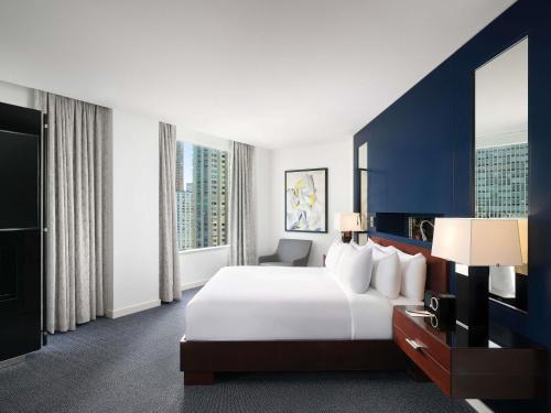 Sofitel Chicago Magnificent Mile - image 5