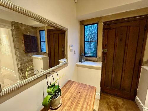 Hill House - 2 Bed Guest Suite by Maison Pro in Jūleja