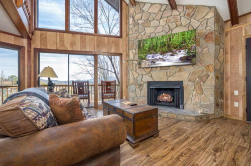 Beorns Cottage 5BR Smoky Mountain Getaway with Views Hot Tub & Game Room - image 14