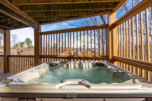 Beorns Cottage 5BR Smoky Mountain Getaway with Views Hot Tub & Game Room - image 6
