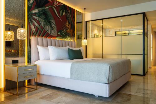 Deluxe Junior Suite with Pool Access