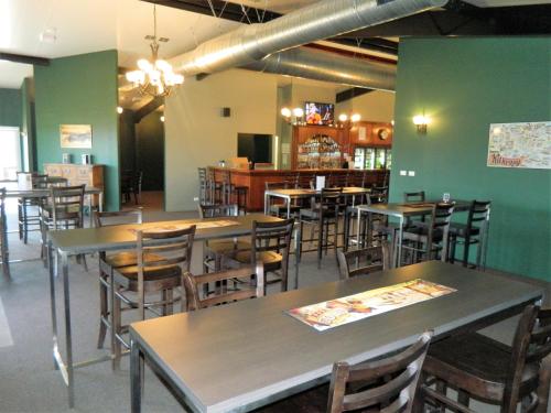 Restaurant, Dooleys Tavern and Motel Capella in Capella