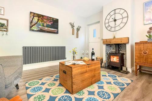 Central, dog friendly, private courtyard in Edwinstowe