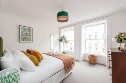 Luxury 3 Bedroom Apt On Edinburgh's Royal Mile, Edinburgh
