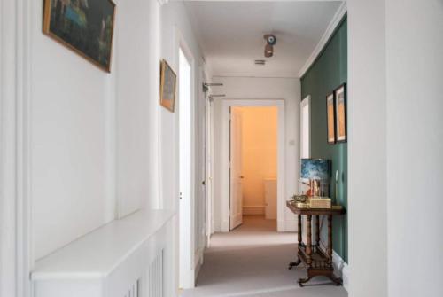 Luxury 3 Bedroom Apt On Edinburgh's Royal Mile, Edimburgo (foto 8)