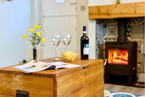 Central, dog friendly, private courtyard in Edwinstowe