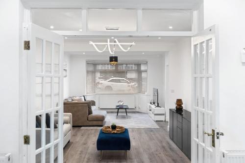 Modern 4-Bed Home Perfect for Groups in London gîte à louer Days Hotel London North M1