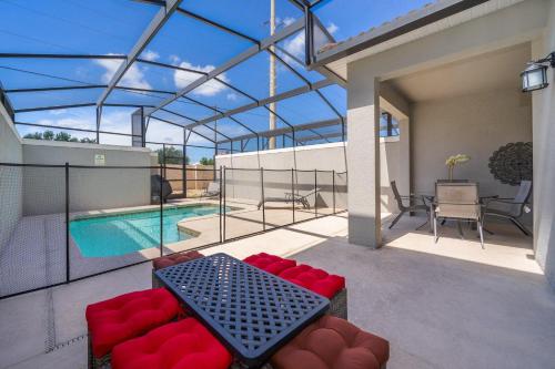 4909NF STOREY LAKE TOWNHOME WITH PRIVATE POOL in Kissimmee, USA