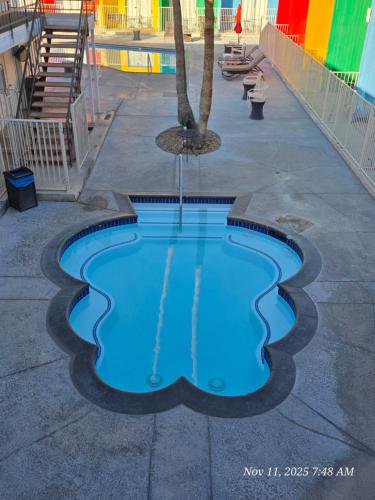 Delos Reyes Palm Springs - image 3