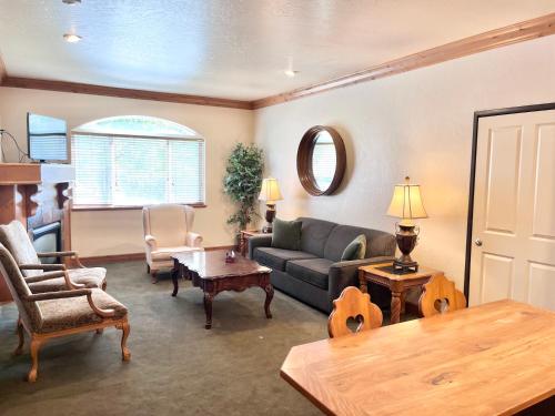 Cozy Zermatt 2BR 2BA Villa with Pool & Kitchen -8385 – khách sạn tại Thành Phố Heber (UT)